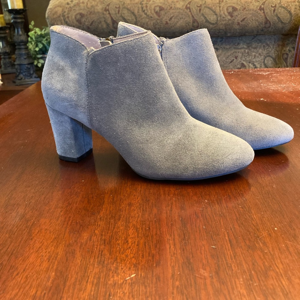 H by Halston split leather ankle boots size 6W